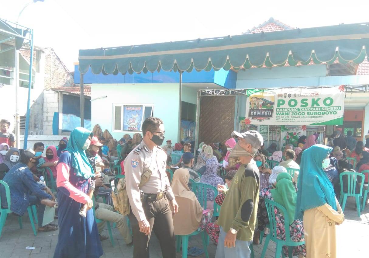Babinkamtibmas Takal Kedinding Kawal Pembagian BLT