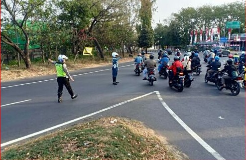 Antisipasi Kemacetan, Satlantas Polres Tanjung Perak Lakukan Pengaturan Sore