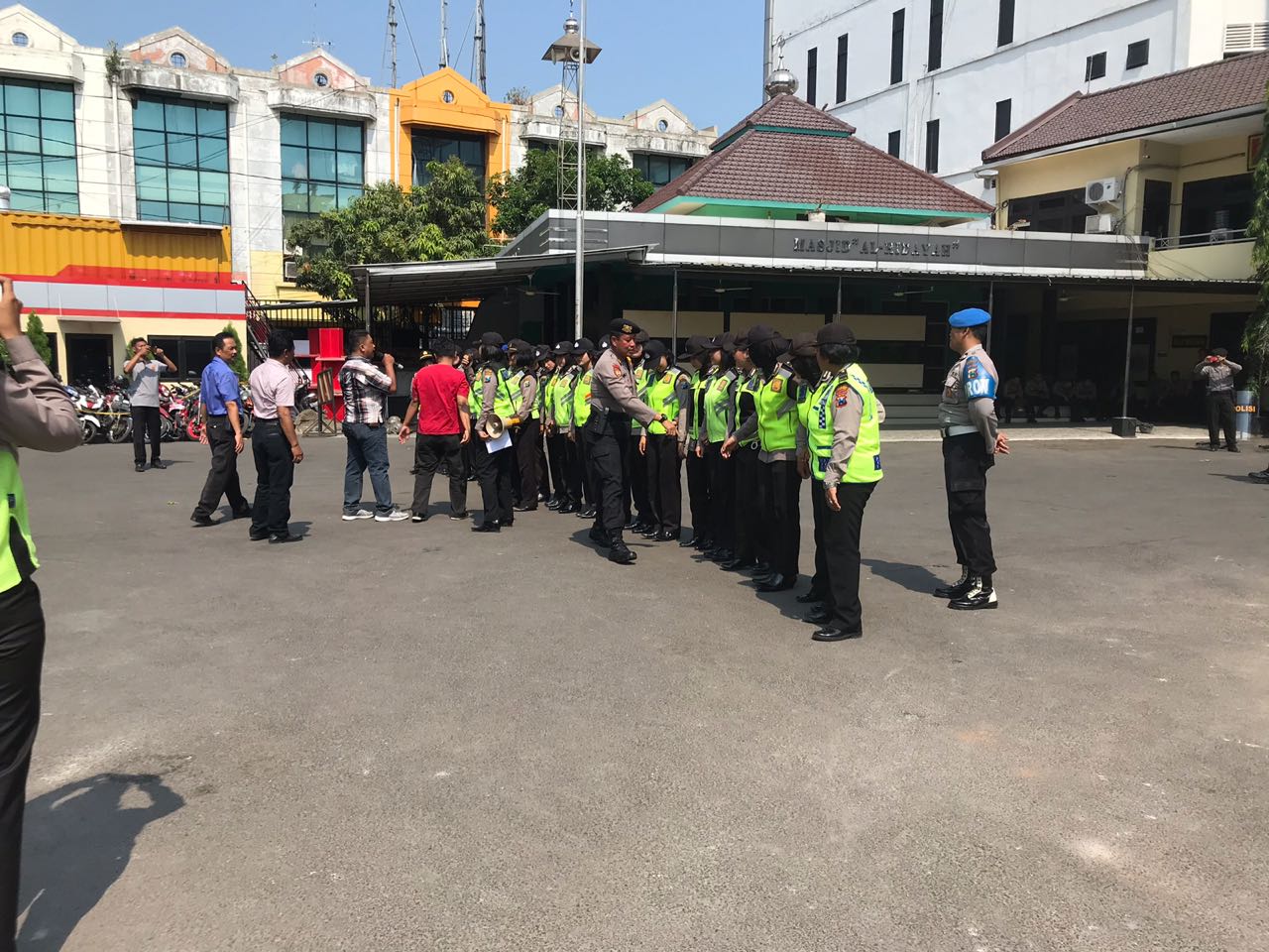 Kasat Sabhara Ajari Tekhnik Pengendalian Massa Dalam Program Kamis Pak Polis