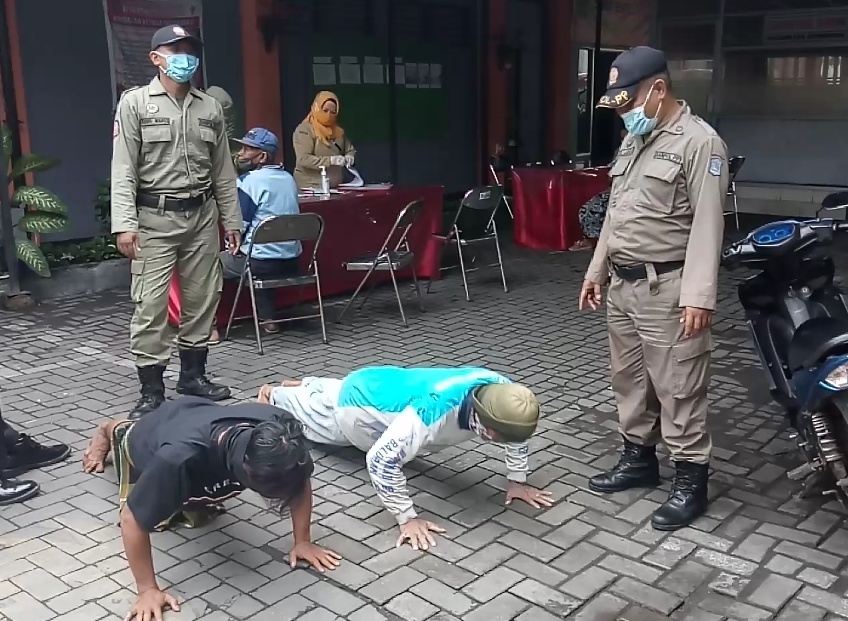 Polsek Asemrowo Gelar Operasi Penertiban Masker Tekan Penyebaran Covid-19