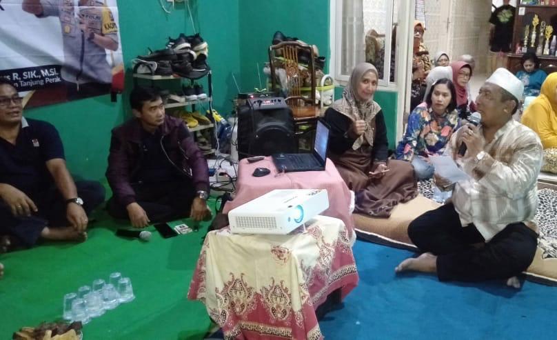 Kanit Intelkam Polsek Pabean Cantikan Pimpin Acara Cangkrukan Bersama Warga