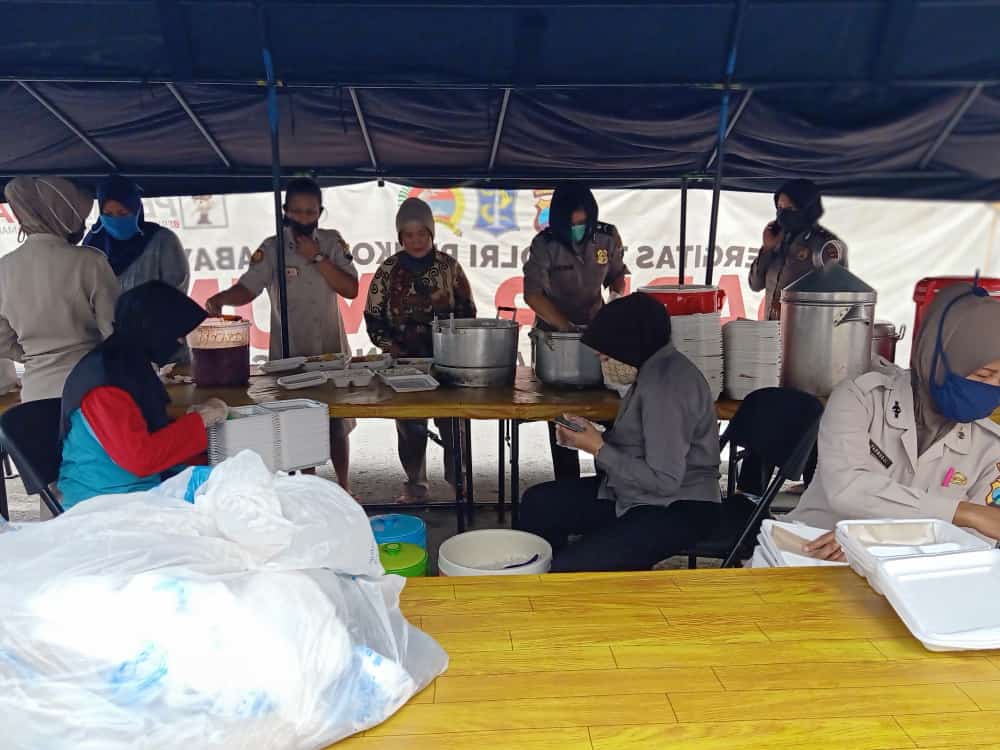 Polres Tanjung Perak Siapkan 1.000 Nasi Bungkus Untuk Buka Puasa Warga Terdampak Pandemi Covid-19