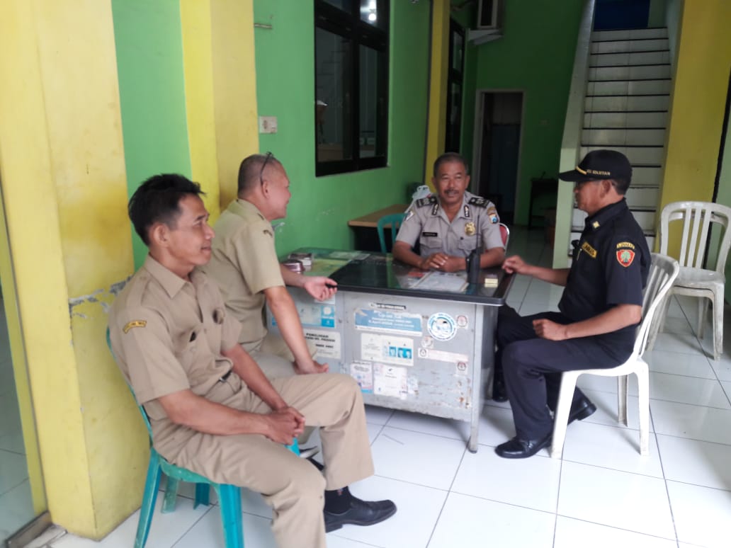 Babinkamtibmas Kenjeran Bahas Siskamling Bersama Pihak Kelurahan
