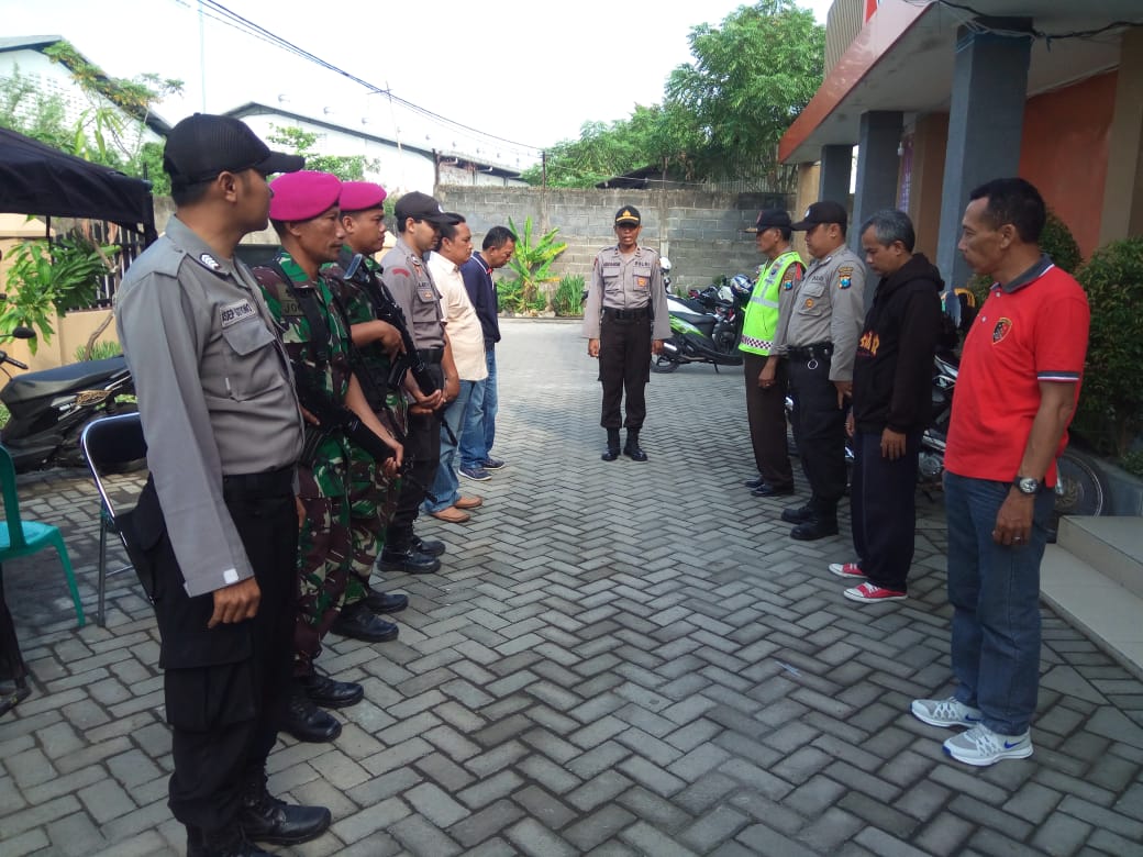 Polsek Asemrowo Bersama Personil Gabungan TNI Tetap Lakukan Tugas PAM PPK