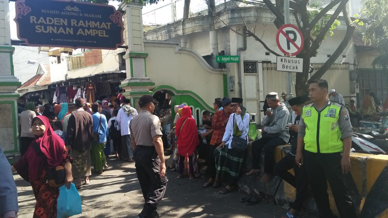 Polsek Semampir Lakukan Pengamanan Para Pengunjung Ampel