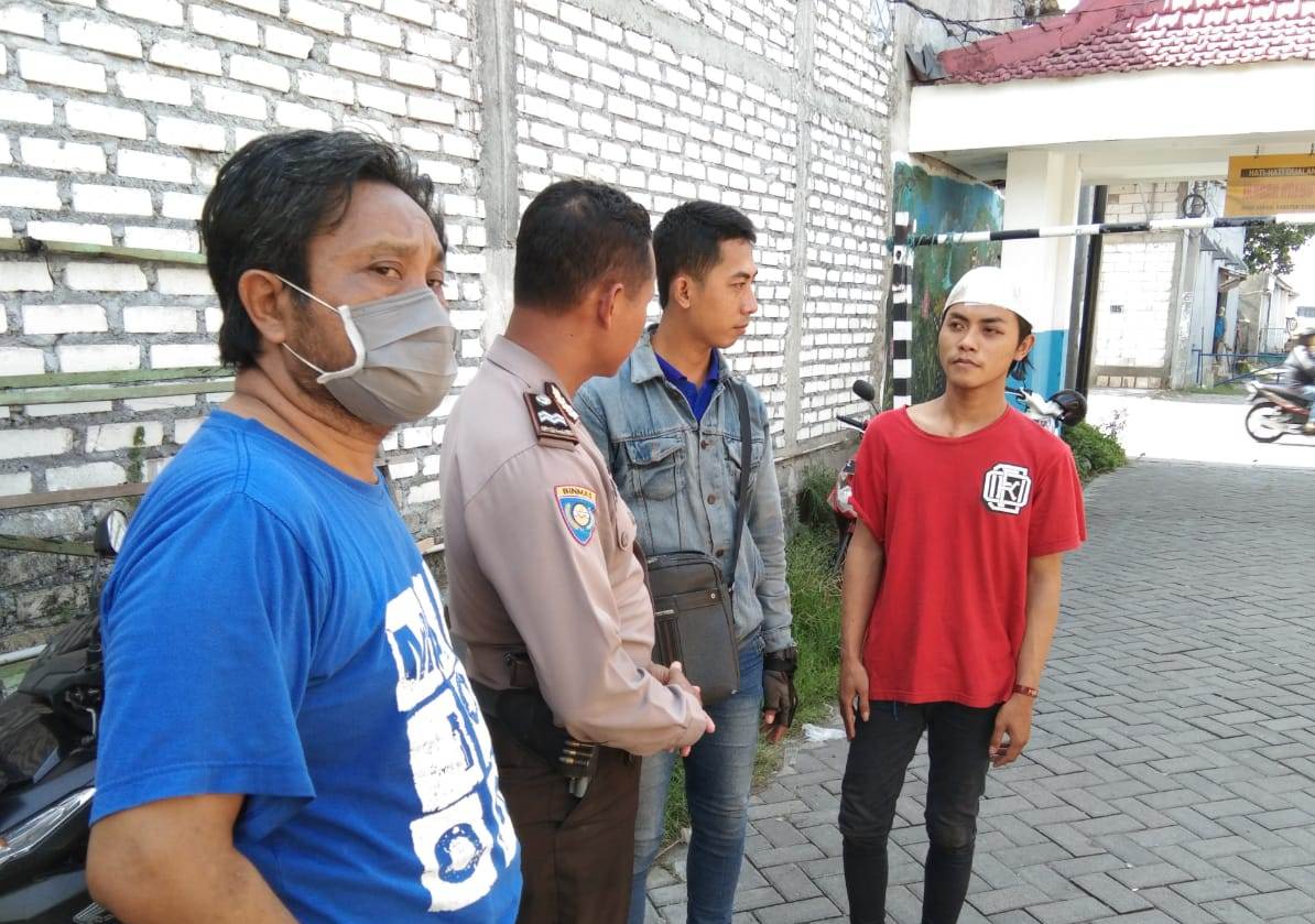 Babinkamtibmas Takal Kedinding Sambang Warga Nambangan, Titip Pesan Jaga Kebersihan