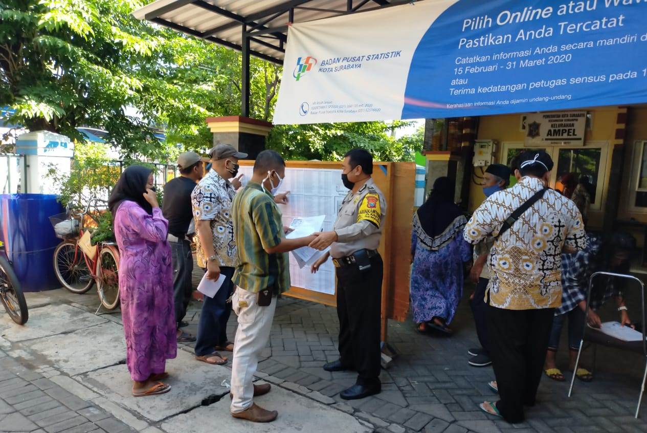 Cegah Penularan Virus Corona, Babinkamtibmas Ampel Sampaikan Himbauan Jaga Jarak & Wajib Masker