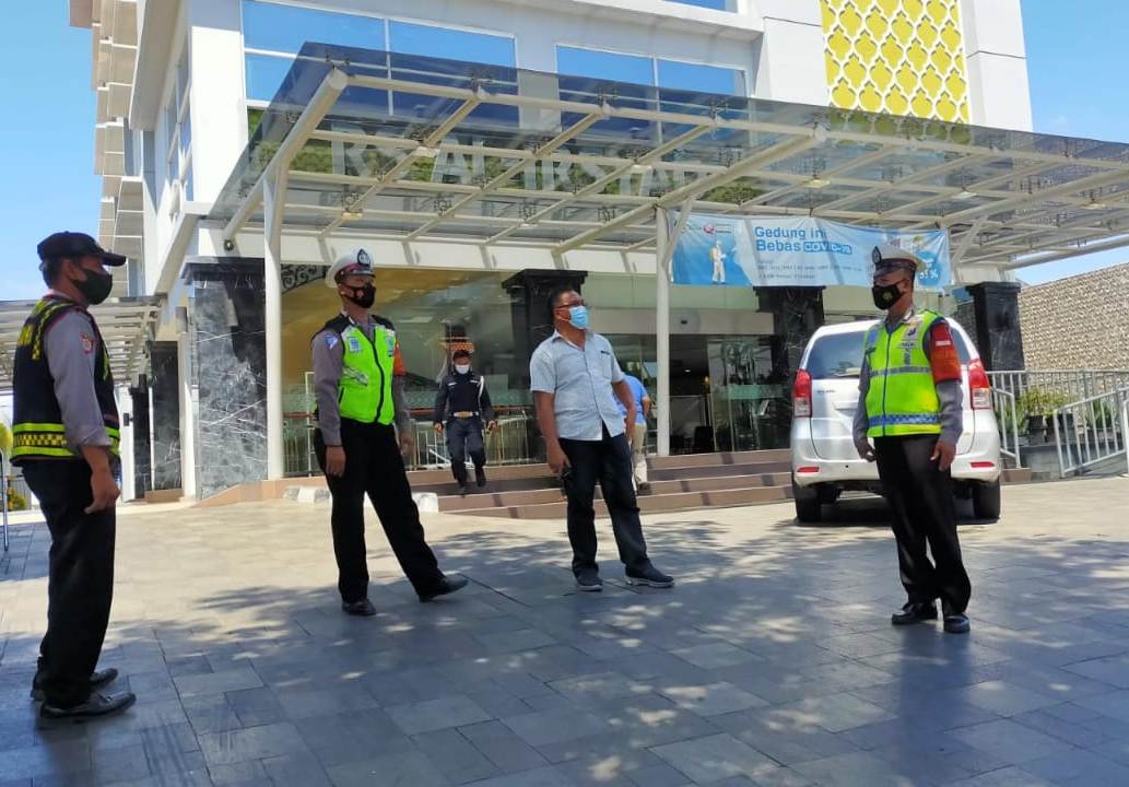 Polsek Pabean Cantikan Gelar Patroli di Rumah Sakit Al Irsyad, Antisipasi Pemulangan Paksa Jasad Pasien Covid-19