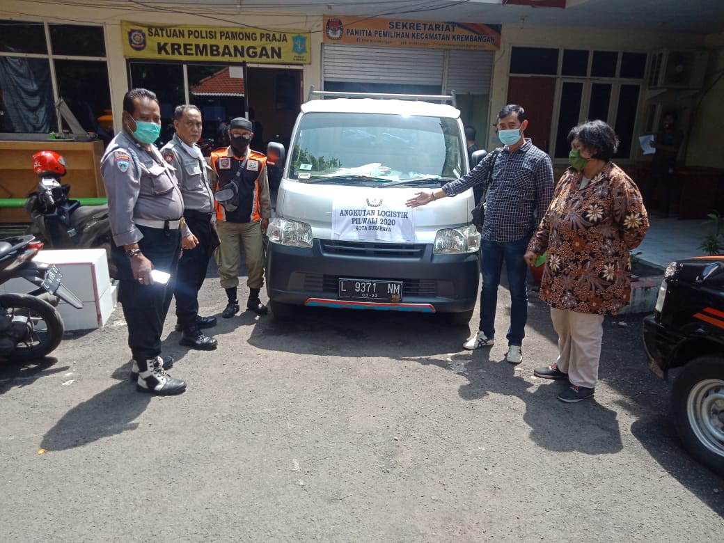 Kapolsek Krembangan Pimpin Langsung Pengamanan Distribusi Logistik Pilwali