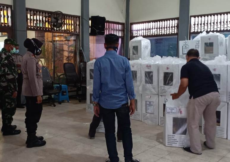 Kapolsek Kenjeran Pantau Pelaksanaan Rekapitulasi Suara di PPK