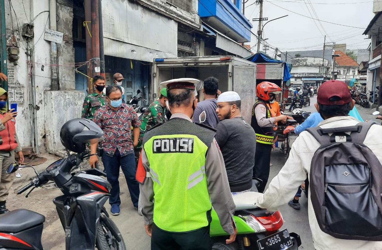 Polsek Pabean Cantikan Lakukan Operasi Penertiban Masker Mobile Bareng Satpol PP & Koramil