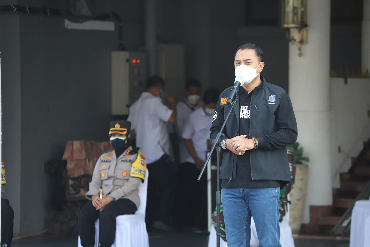 Kapolres Tanjung Perak Bersama Walikota Surabaya & Forkopimda Bagikan Sembako Serta Masker