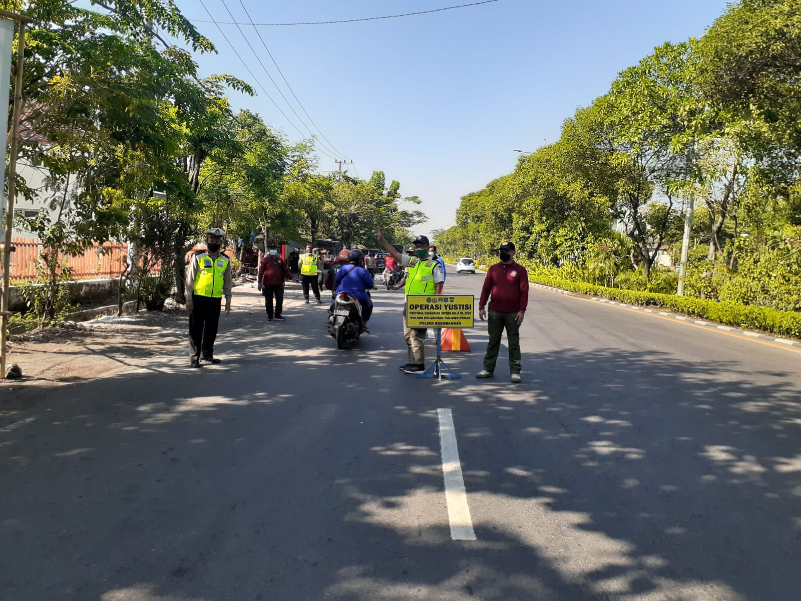 Polsek Krembangan Bersama Personil Gabungan Laksanakan Operasi Masker di Jalan Demak, Amankan 5 Pelanggar