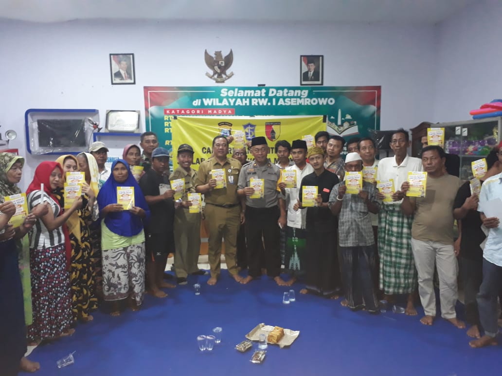 Kapolsek Asemrowo Sosialisasi SPKT Door To Door di Acara Cangkrukan