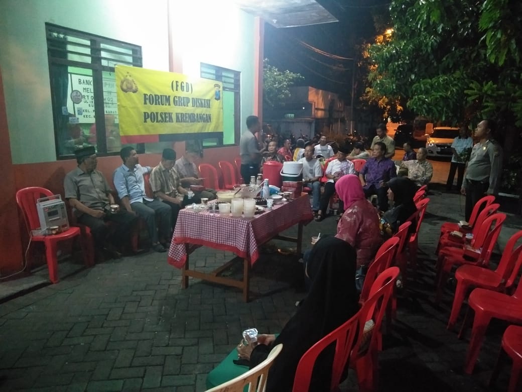 Kabag Ops Polres Tanjung Perak Sampaikan Pesan Kamtibmas di Acara Cangkrukan