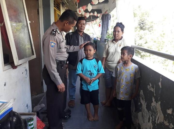 Babinkamtibmas Takal Kedinding Ajari Anak-anak Hidup Rukun