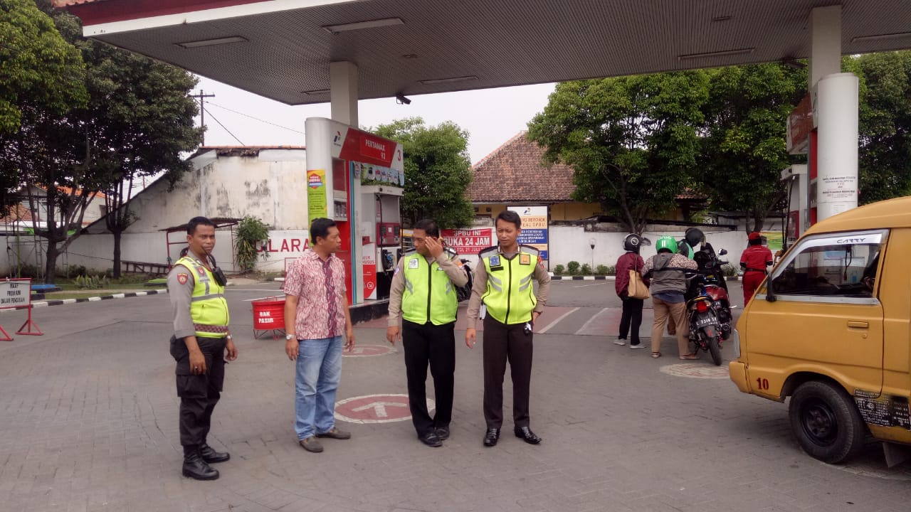 Unit Lantas & Unit Sabhara Polsek Semampir Patroli Harkamtibmas ke SPBU