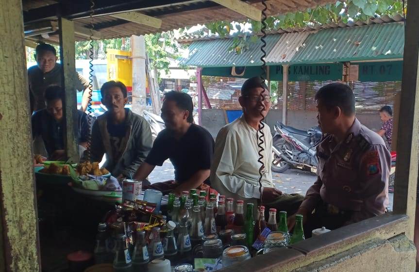 Babinkamtibmas Sidotopo Sampaikan Pesan Anti Hoax Ke Tomas
