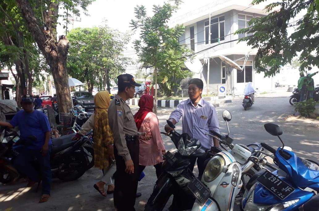 Babinkamtibmas Bulak Patroli Areal Parkir, Sampaikan Himbauan Waspada Curanmor