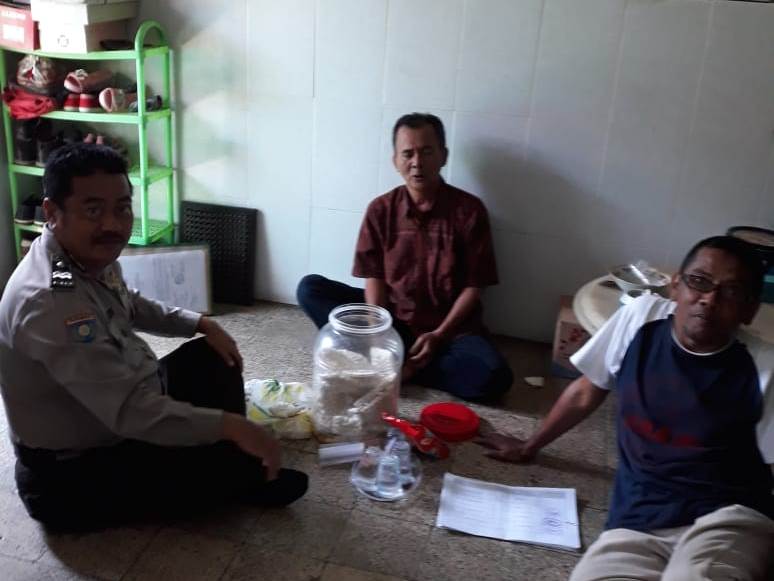 Babinkamtibmas Ampel Koordinasi Pendirian Panggung Hiburan Peringatan Agustusan
