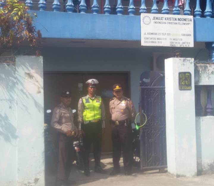 Polsek Asemrowo Laksanakan Pam Kebaktian Minggu di 2 Gereja
