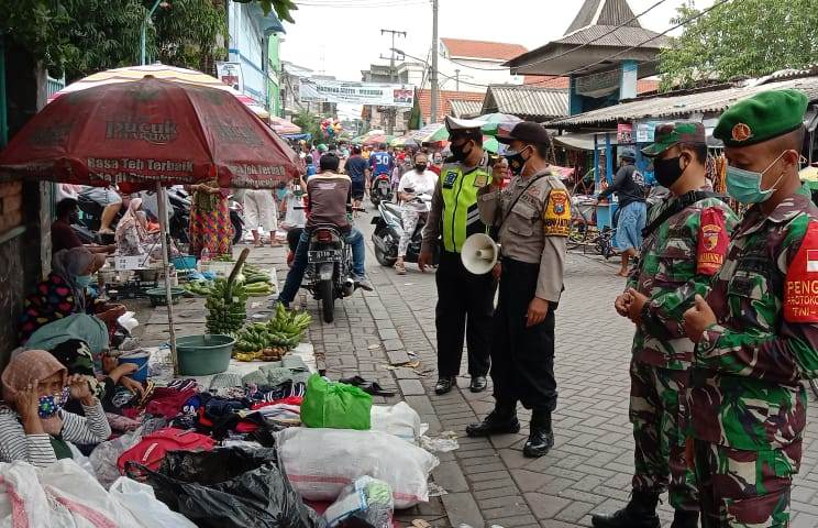 Polsek Krembangan Gelar Operasi Penertiban Masker Bersama Koramil Untuk Tekan Penyebaran Covid-19