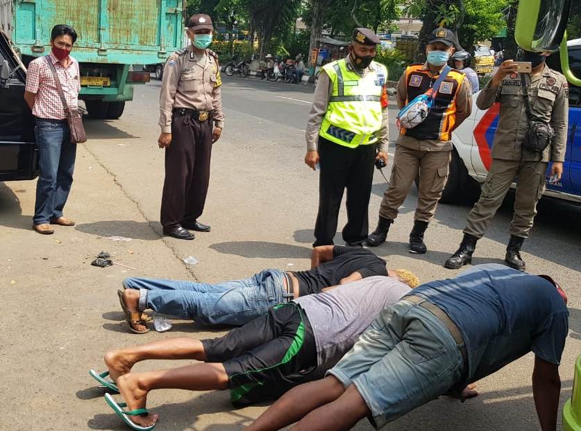 Stop Penyebaran Covid-19, Polsek Pabean Cantikan Rutin Lakukan Operasi Penertiban Masker Mobile