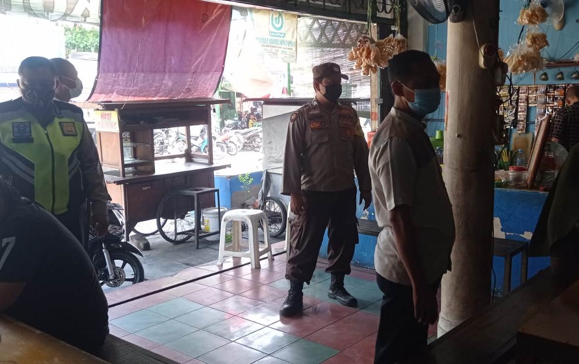 Sasar Warung & Pengguna Jalan, Polsek Krembangan Laksanakan Operasi Penertiban Masker