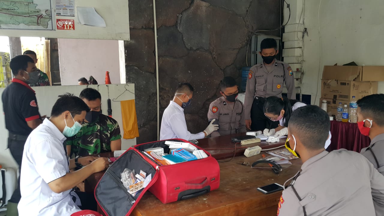 Urkes Polres Tanjung Perak Lakukan Pemeriksaan Kesehatan & Pemberian Vitamin Untuk Personil Piket Pospam