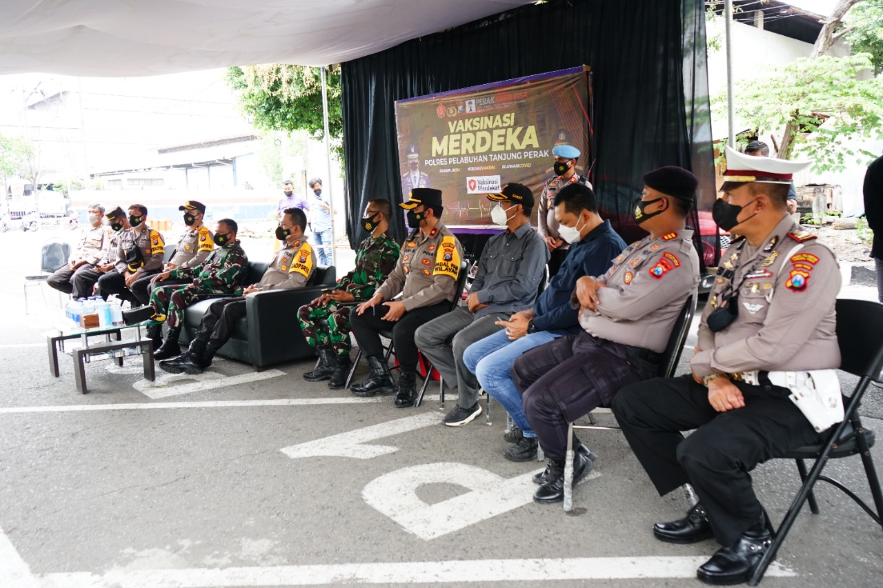 Kapolres Tanjung Perak Ikuti Vicon Bersama Kapolri, Tekankan Pencapaian Target Vaksinasi 2 Juta Perhari