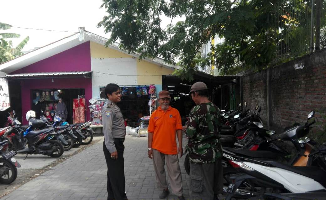 Babinkamtibmas Tambak Wedi Sampaikan Waspada Curanmor ke Petugas Pakir