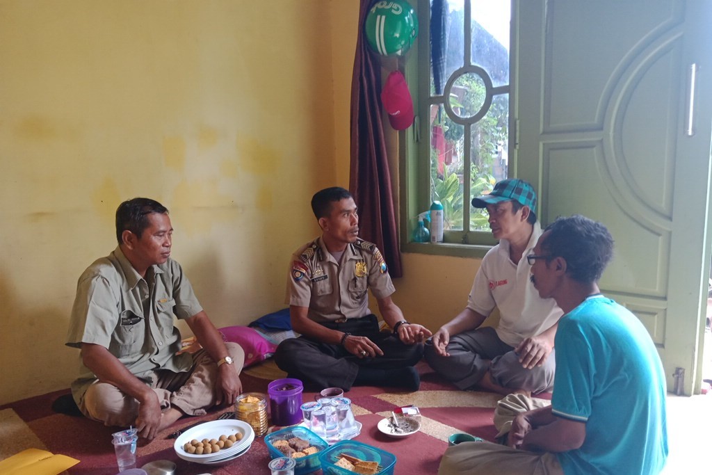 Babinkamtibmas Dupak Sambang Tomas, Titip Pesan Aktifkan Siskamling