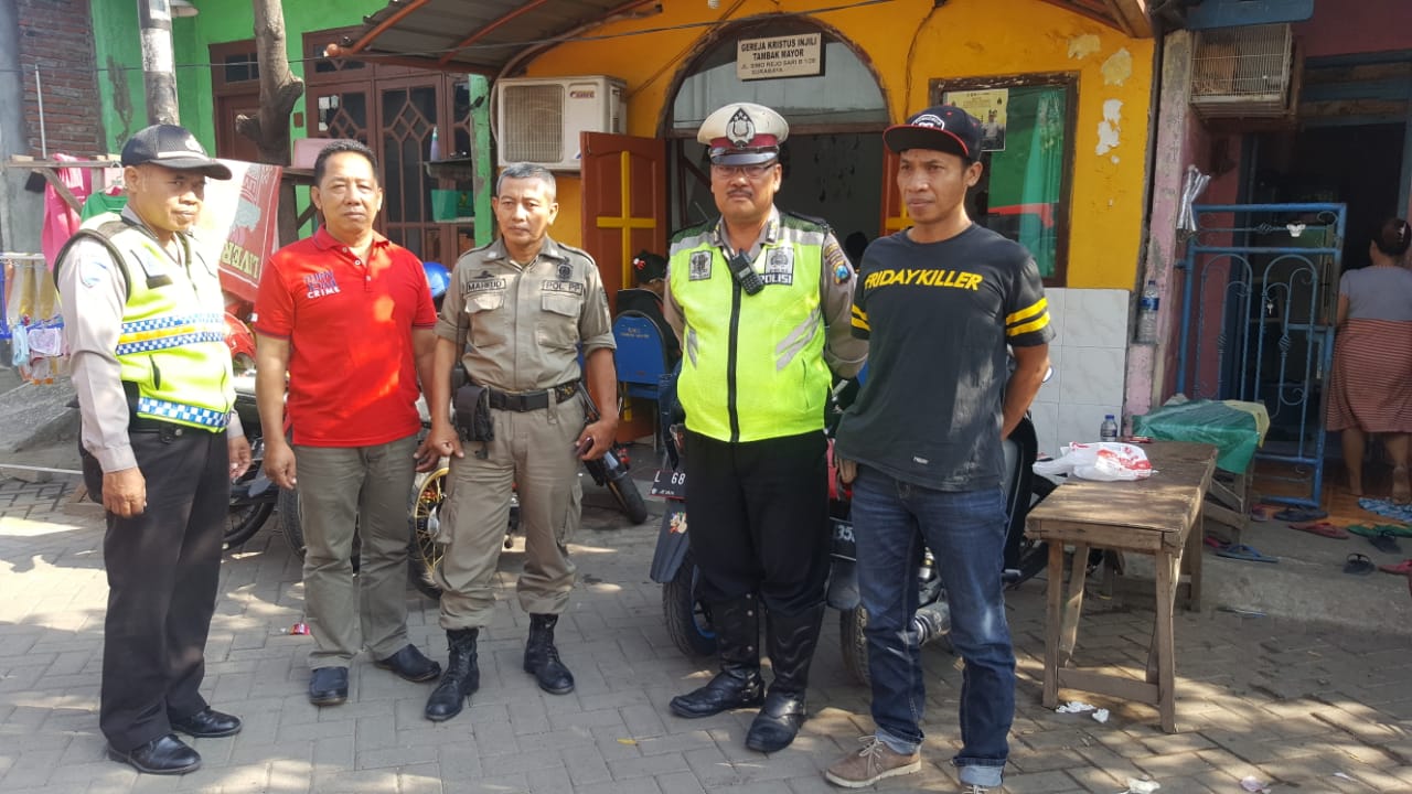 Personil Lintas Unit Polsek Asemrowo Kawal Kebaktian di GKI Siloam