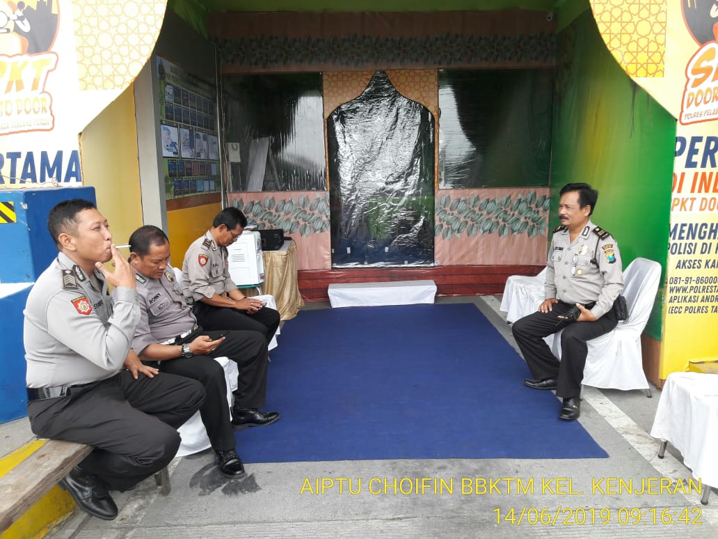 Polsek Kenjeran Tetap Semangat Amankan Arus Balik Lebaran di Jembatan Suramadu