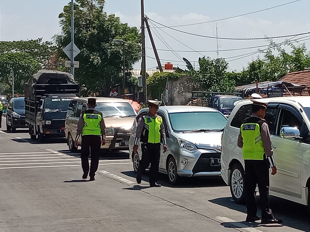 Polsek Kenjeran Gelar Razia Mobil di Akses Suramadu