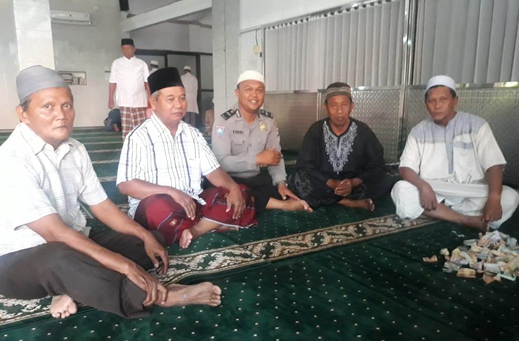 Babinkamtibmas Perak Barat Sampaikan Anti Radikalisme Dalam Program Jumat Darling