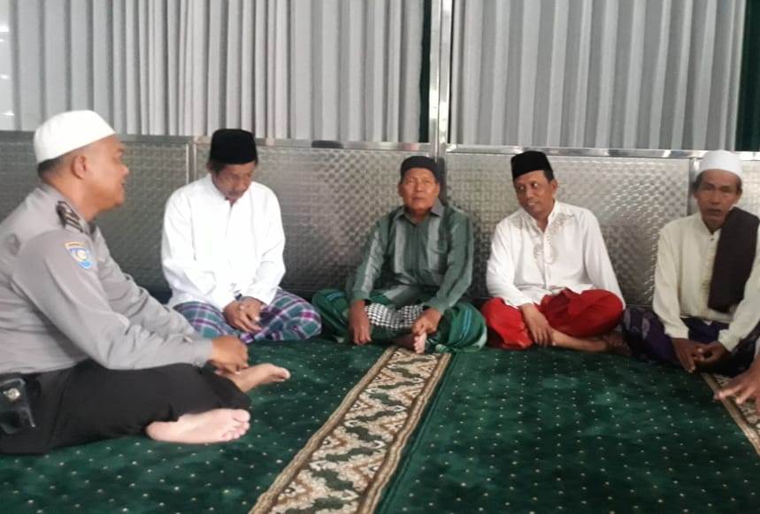 Babinkamtibmas Perak Barat Gelar Jumat Darling, Sampaikan Pesan Anti Radikalisme