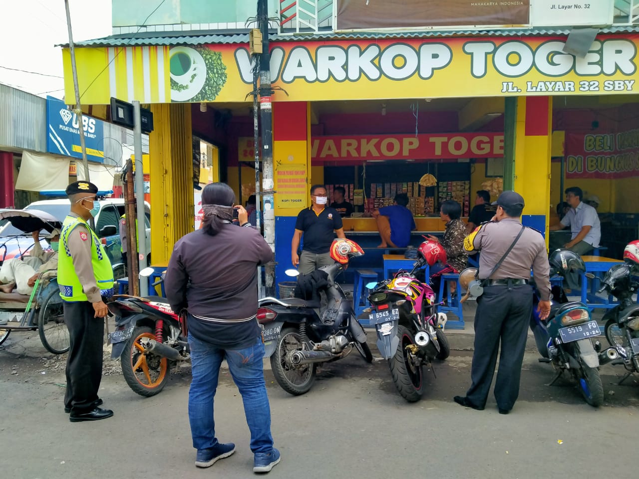 Polsek Pabean Cantikan Gelar Patroli di Warkop, Sampaikan Himbauan Social Distancing