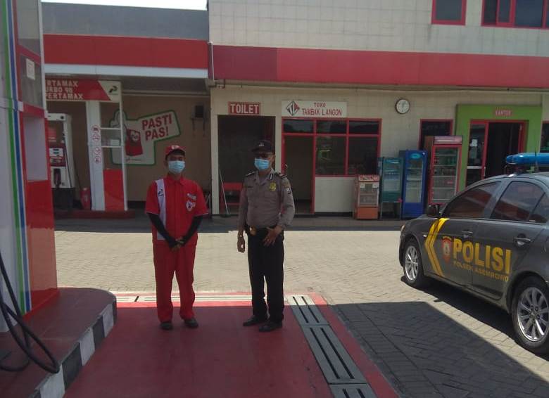 Polsek Asemrowo Gelar Patroli di SPBU Jalan Tambak Langon, Antisipasi 3C & Uang Palsu