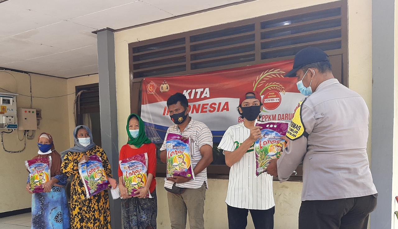 Babinkamtibmas Perak Timur Bagikan Bantuan Sembako
