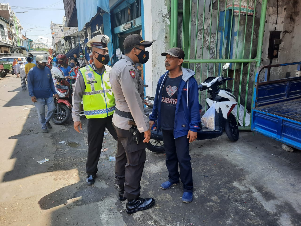 Putus Rantai Penyebaran Covid-19, Polsek Pabean Cantikan Lakukan Operasi Penertiban Masker Pagi & Malam