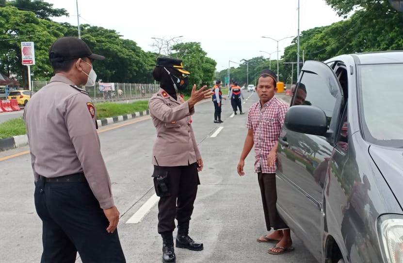 Kapolsek Kenjeran Gelar Operasi Yustisi PPKM Bersama Instansi Samping di Akses Suramadu