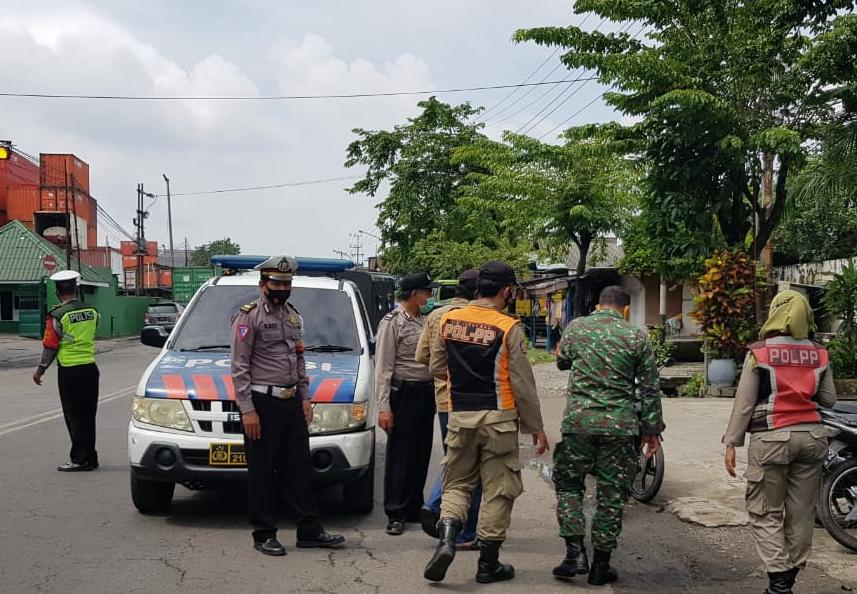 Polsek Pabean Cantikan Gelar Operasi Penertiban Masker Bersama Instansi Samping di Jalan Kalimas