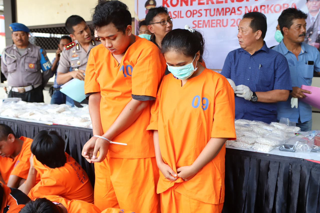 Pasutri Kurir Narkoba Dibekuk Saat Mengantar Sabu Pesanan