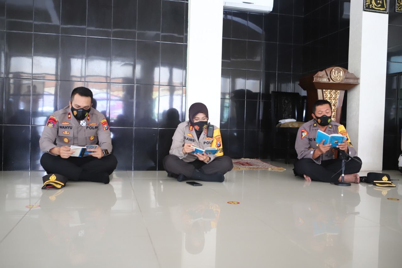 Kapolres Tanjung Perak Hadiri Kegiatan Binrohtal di Majid Al Hidayah Bersama PJU