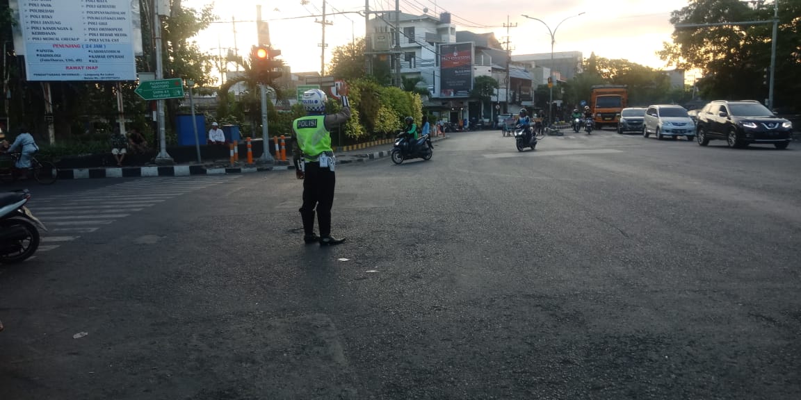 Cegah Kemacetan Satlantas Polres Tanjung Perak Gelar Pengaturan Sore