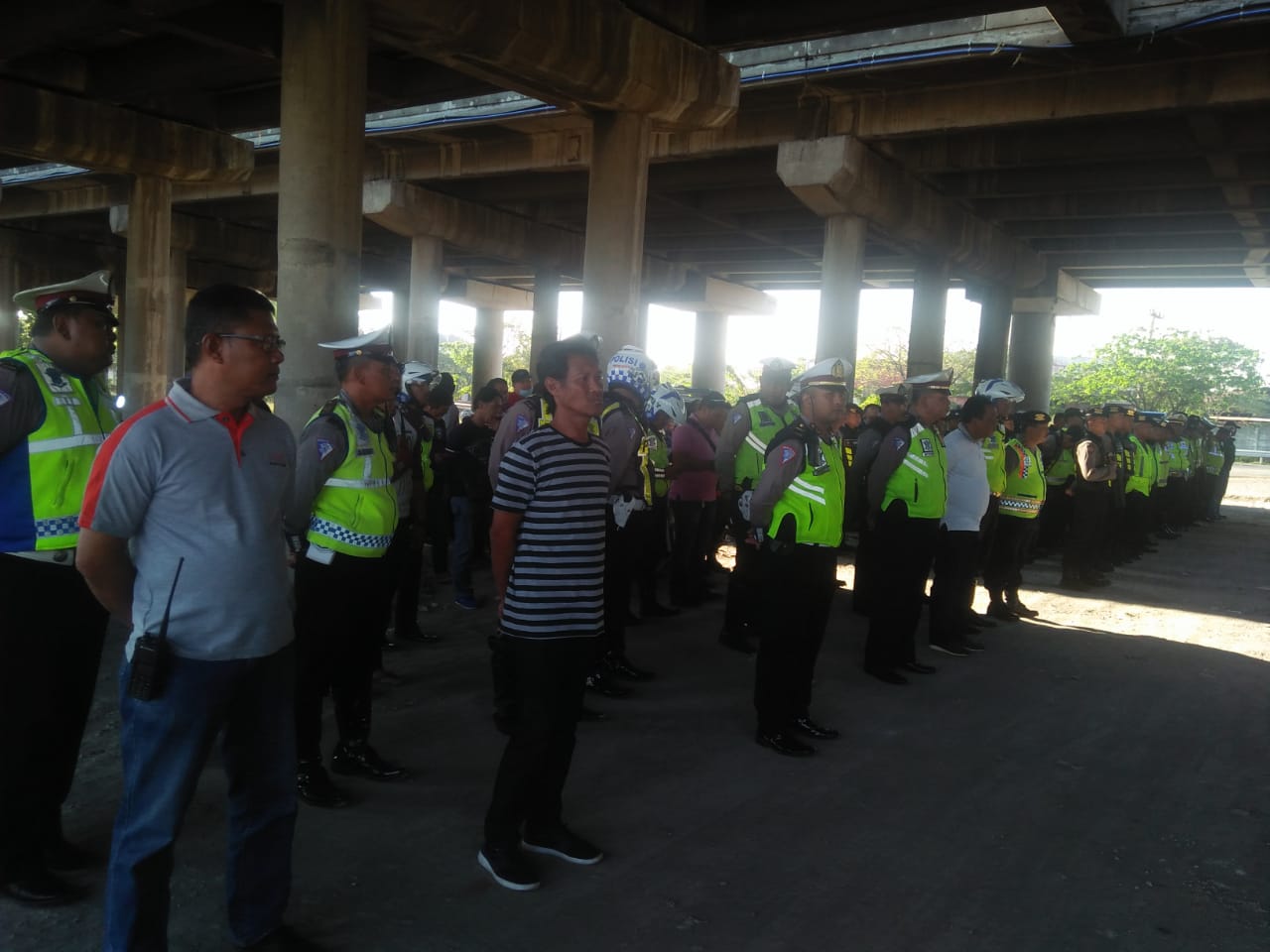 Polres Tanjung Perak Gelar Apel Pengamanan Supporter Bonek