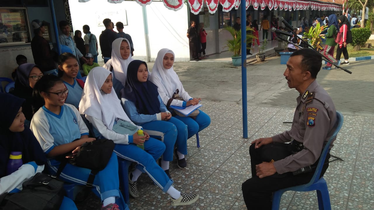 Panit Binmas Polsek Krembangan Narsis ke SMA Hangtuah I