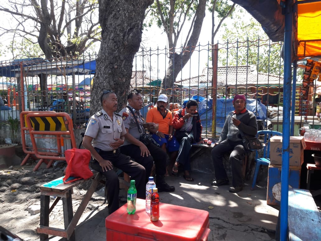 Polsek Kenjeran Bersama Tiga Pilar Amankan Pengunjung THP Pantai Ria