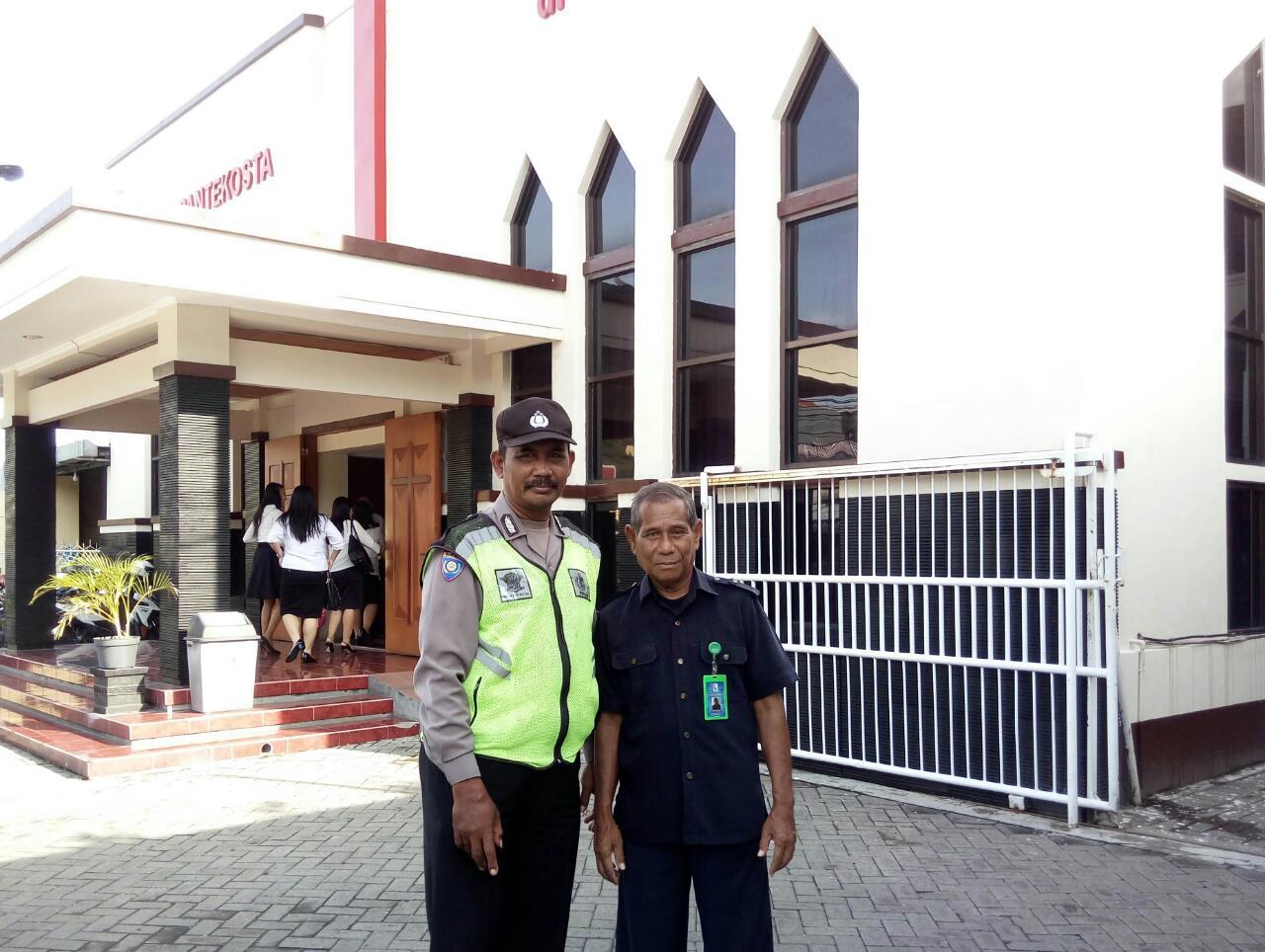 Babinkamtibmas Perak Timur Amankan Kebaktian di Gereja Pantekosta